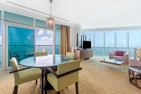 Hilton - 9