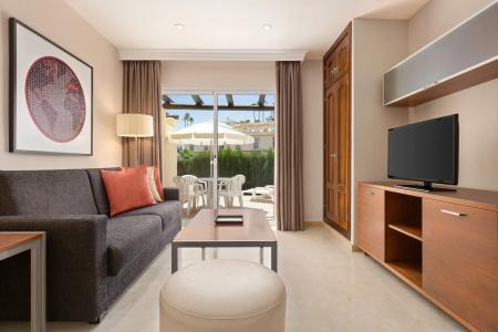 Ramada & Suites by Wyndham Costa del Sol Fuengirola - 110