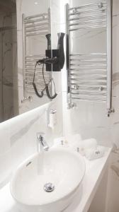 H41 Luxury Suites - 23