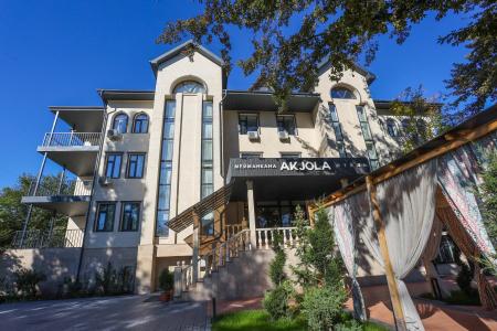 West Inn Akjola - 0