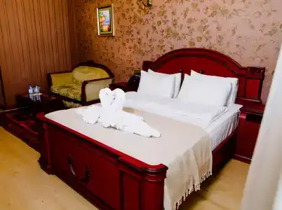 Royal Antique - 71
