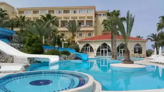 Oscar on a Sandy Beach & Casino - 32