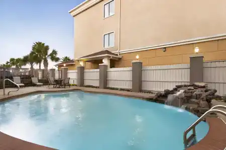 Days Inn & Suites by Wyndham Houston Hobby Airport - 28