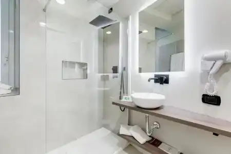 Best Western Plaza - 57