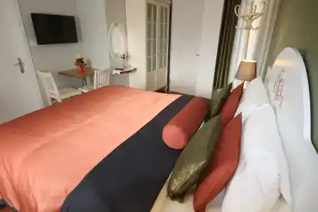 Away Suites - 8
