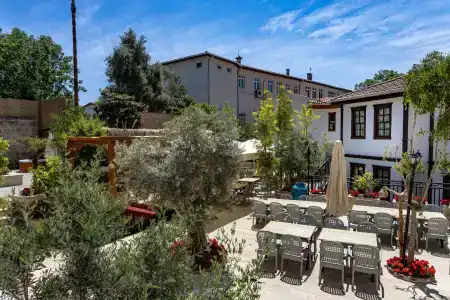 WOO Town Suites - 2