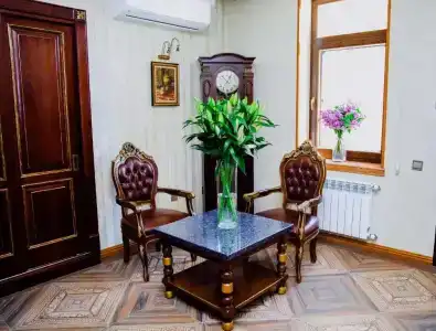 Royal Antique - 6