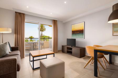 Ramada & Suites by Wyndham Costa del Sol Fuengirola - 137