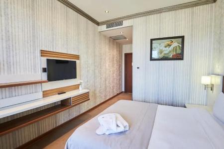 Boulevard Side - 34