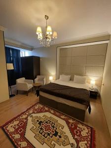 Grand Mirror - 57