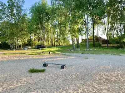 Шикарный новый дом с бильярдной и озером с пляжем! - 33