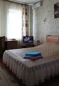 У домика Петра - 44