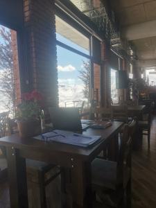 Khizina Rezo | REZO HUT - 16