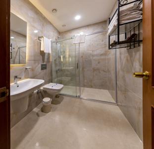 Royan Suites - 16