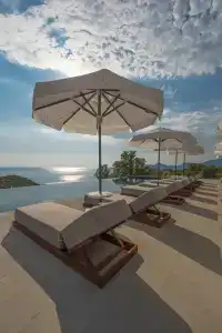 Vivid Blue Serenity Resort - 14