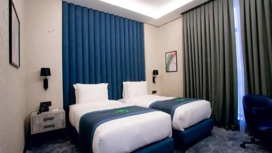 Wyndham Garden - 77