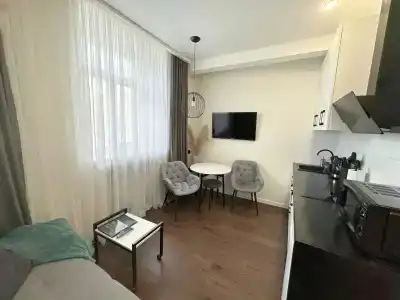 в центре - 9