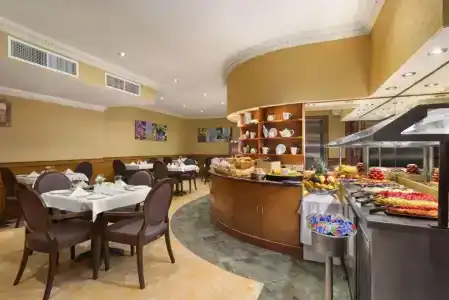 Howard Johnson by Wyndham Abu Dhabi Downtown - 9