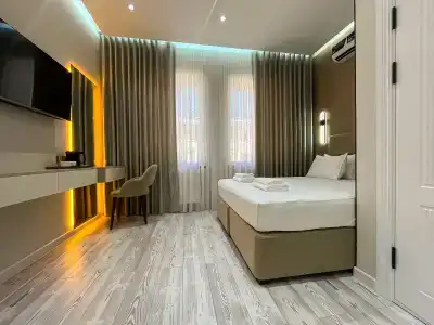 Ayub - 10