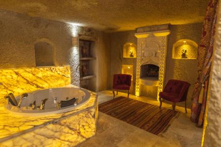 Solo Cave Suites - 103