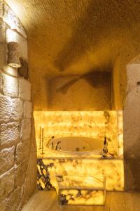 Solo Cave Suites - 90