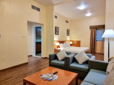 Ramada & Suites by Wyndham Ajman - 7