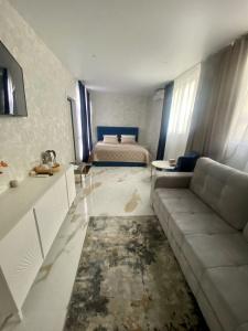 Silver House - 109