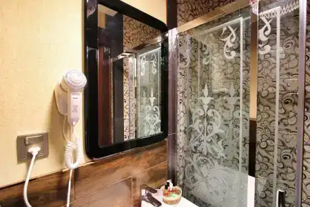 Royal Historical Boutique - 26