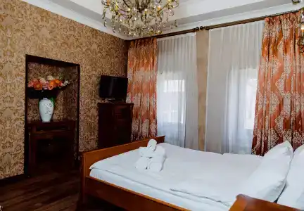 Royal Antique - 83