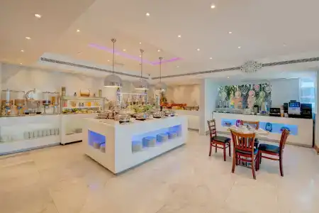 Hawthorn Suites by Wyndham Abu Dhabi City Center - 17