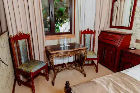 Royal Antique - 31