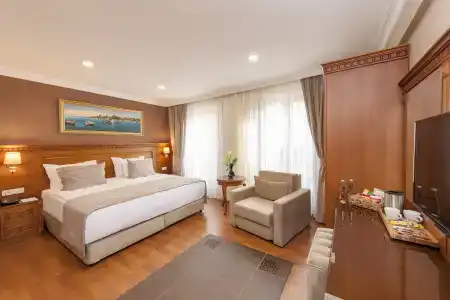 Royan Suites - 11