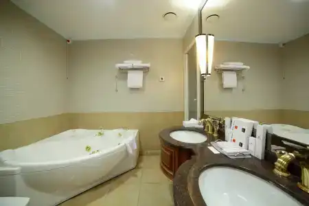 Crowne Plaza Minsk - 73