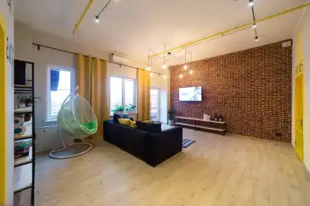 Bee Station - 7