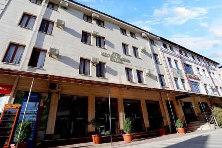Hilton Plaza 777 - 2