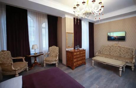 West Inn - 68