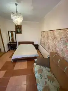 Eleni - 75