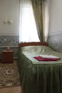 У домика Петра - 25
