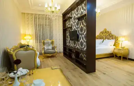 Royal Residence - 242