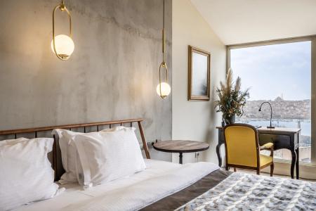 Ansen and Suites - 212