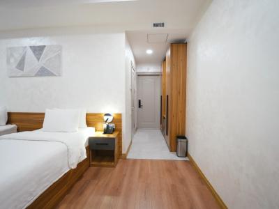 Avant Pool&Terrace - 4