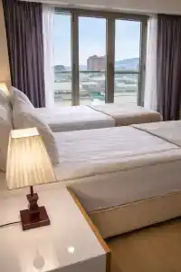Diplomat Suites - 44