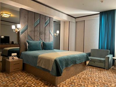Alison - 8