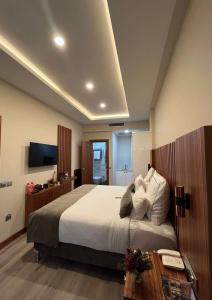 Le Petit Palace - Special Category - 60