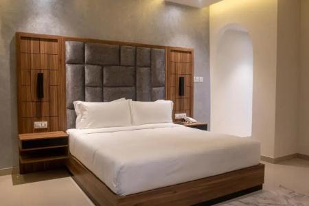 The Plaza & Resort - 31