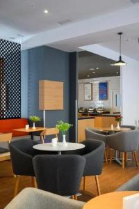 Holiday Inn Express Almaty - 2