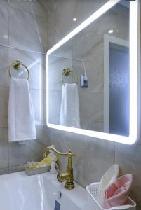 Silver House - 102