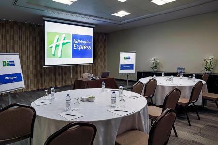 Holiday Inn Express Dubai Internet City, an IHG - 8