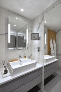 Tower Suites by Blue Orchid - 22