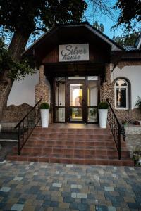 Silver House - 5